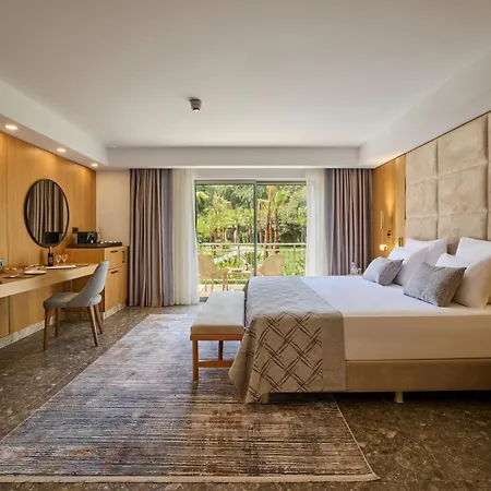 Resort Moevenpick Antalya 5*